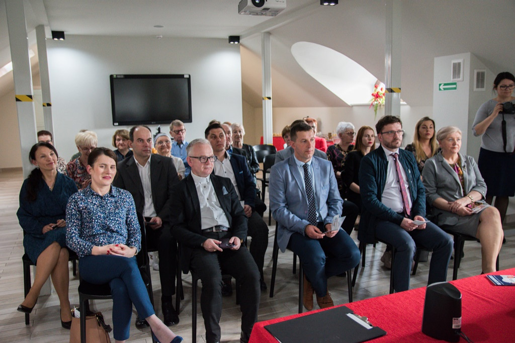 W Uniejowie walczą z dziadurzeniem