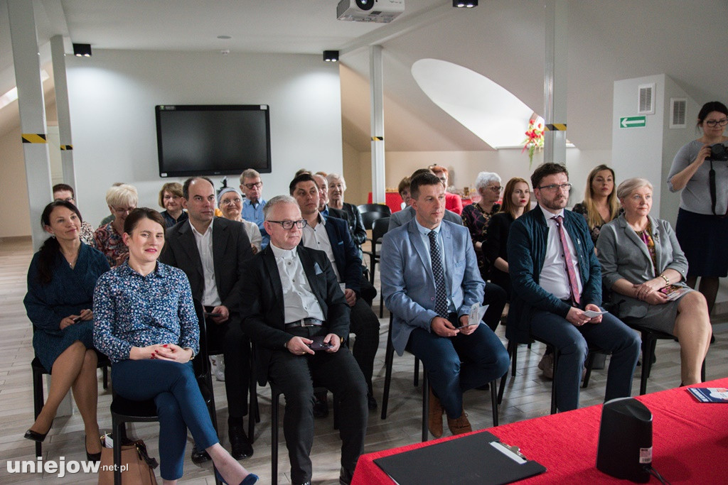 W Uniejowie walczą z dziadurzeniem