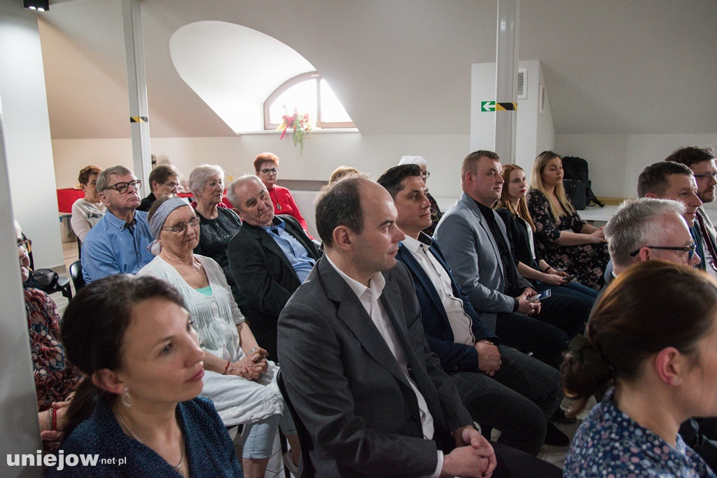 W Uniejowie walczą z dziadurzeniem