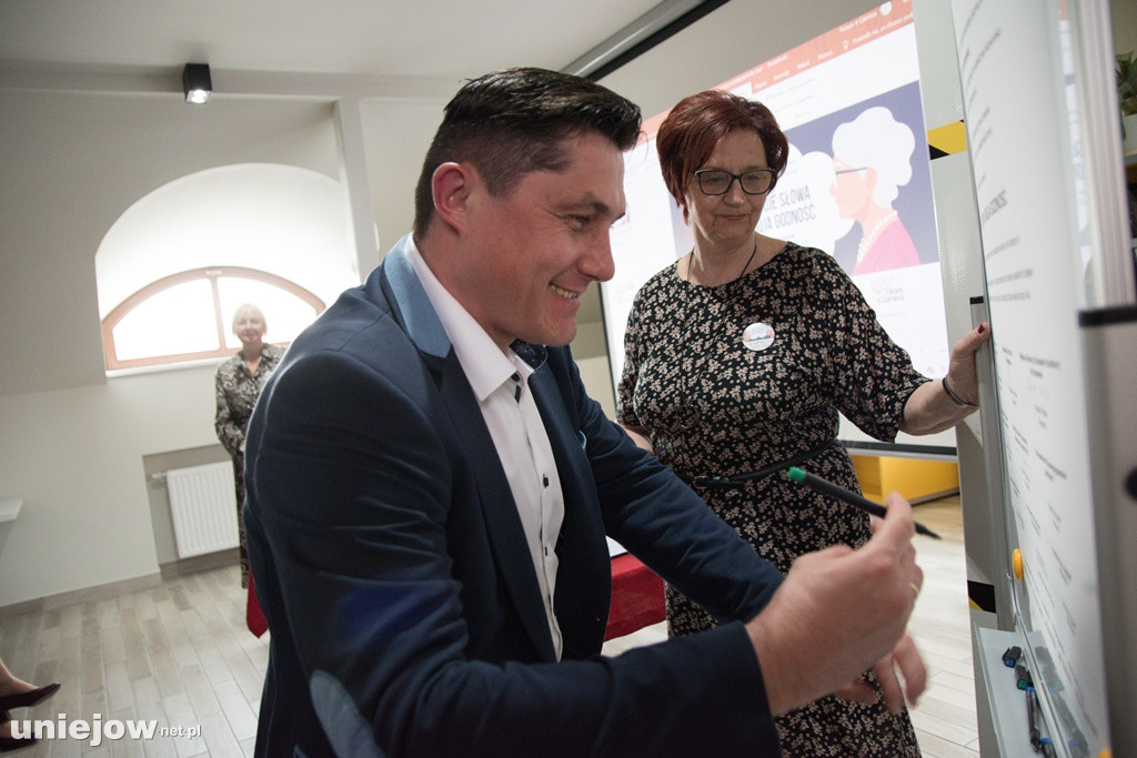 W Uniejowie walczą z dziadurzeniem