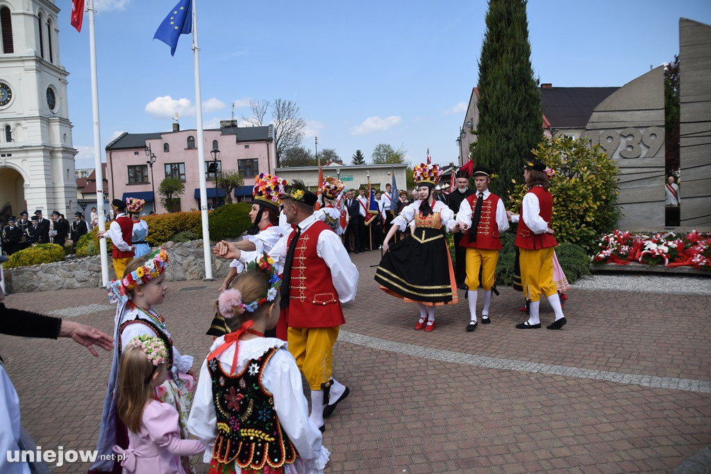 W Uniejowie radośnie uczczono święto Konstytucji 3 Maja