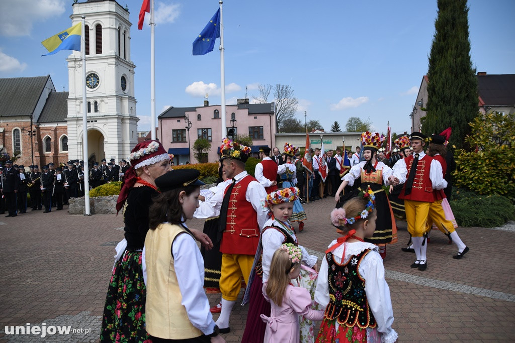 W Uniejowie radośnie uczczono święto Konstytucji 3 Maja