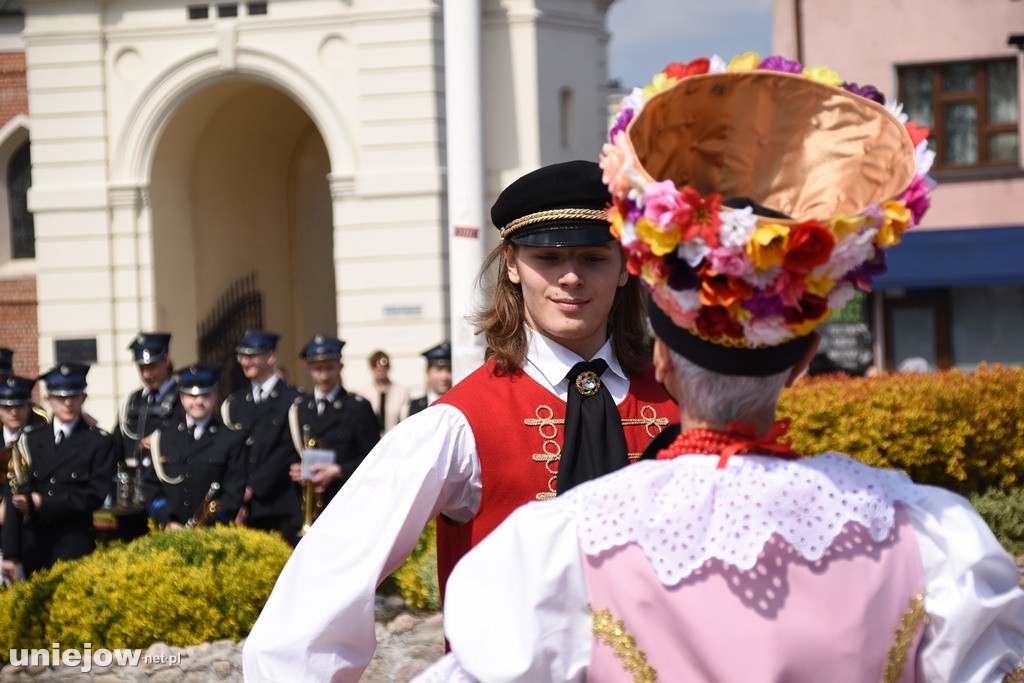 W Uniejowie radośnie uczczono święto Konstytucji 3 Maja