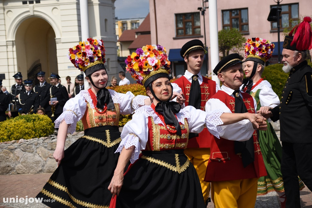 W Uniejowie radośnie uczczono święto Konstytucji 3 Maja