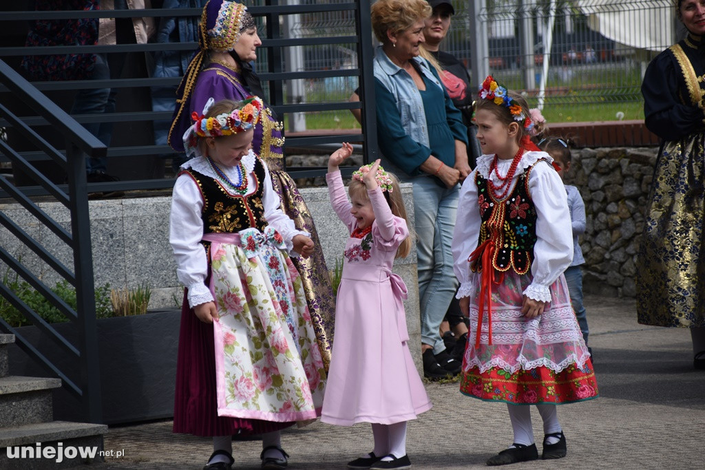 W Uniejowie radośnie uczczono święto Konstytucji 3 Maja