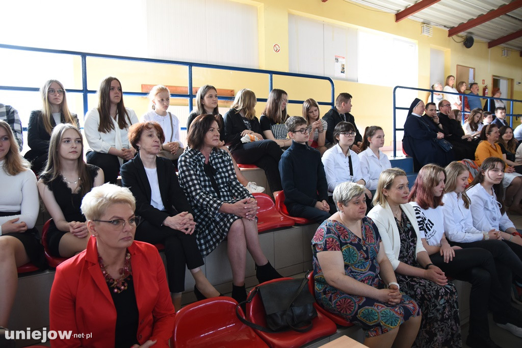 W Uniejowie świętowano 45-lecie nadania szkole imienia