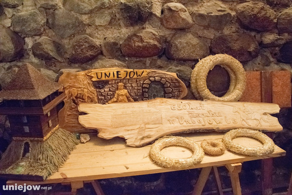 Wizyta na zamkowej baszcie oraz co kryją piwnice