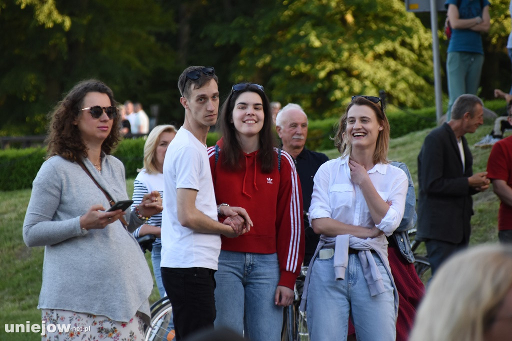 Trebunie-Tutki i soliści Uniejowskiej Grupy Wokalnej