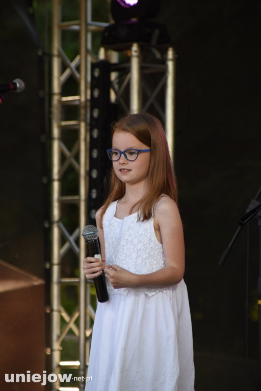Trebunie-Tutki i soliści Uniejowskiej Grupy Wokalnej
