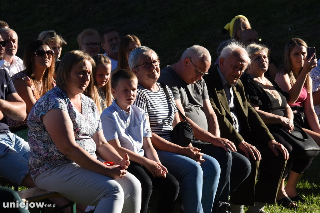 Trebunie-Tutki i soliści Uniejowskiej Grupy Wokalnej