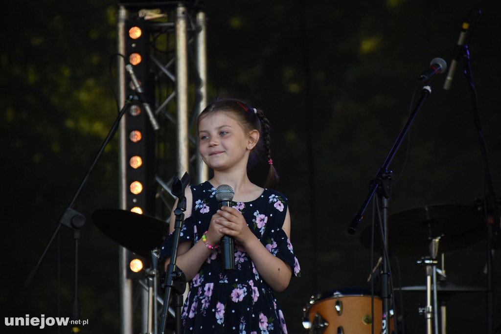 Trebunie-Tutki i soliści Uniejowskiej Grupy Wokalnej