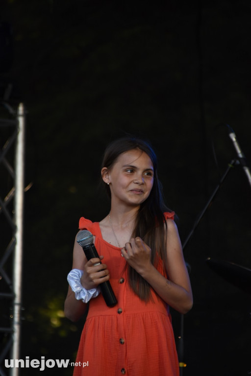 Trebunie-Tutki i soliści Uniejowskiej Grupy Wokalnej