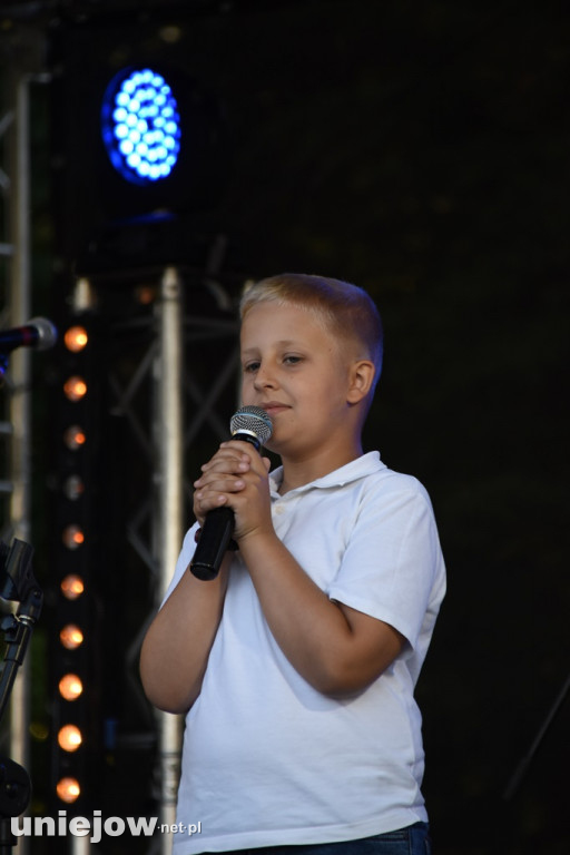Trebunie-Tutki i soliści Uniejowskiej Grupy Wokalnej
