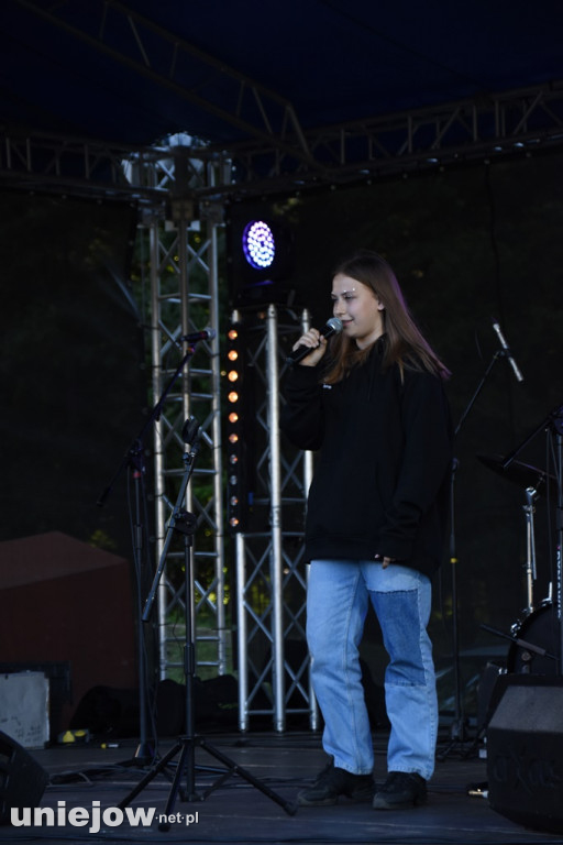 Trebunie-Tutki i soliści Uniejowskiej Grupy Wokalnej