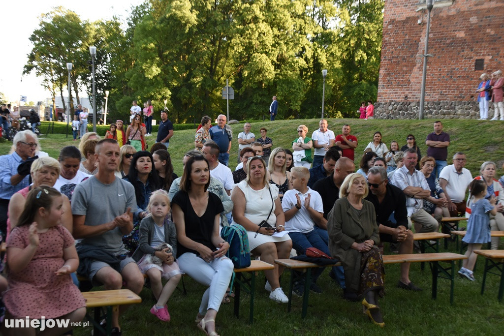 Trebunie-Tutki i soliści Uniejowskiej Grupy Wokalnej