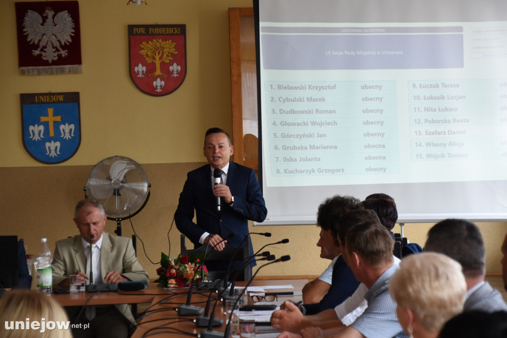 Burmistrz Uniejowa z absolutorium i wotum zaufania