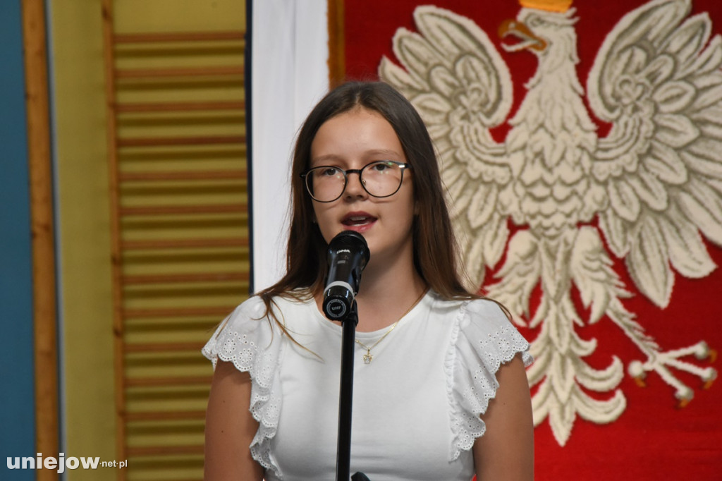 Pierwszoklasiści z Uniejowa już po ślubowaniu