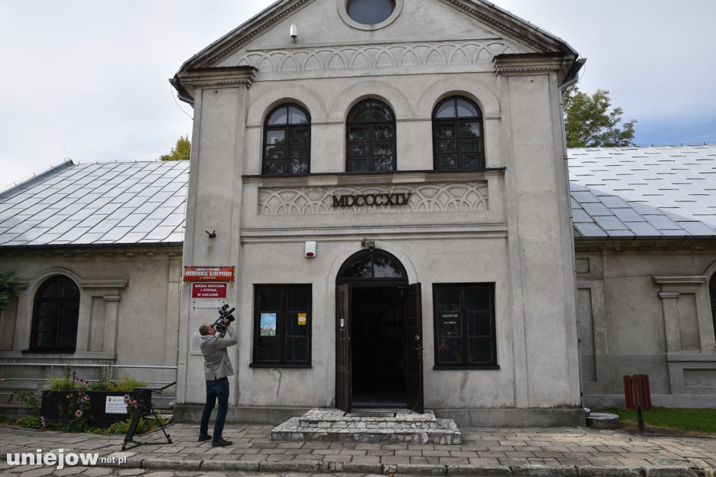 Podpisano umowę. Wkrótce ruszy rewaloryzacja dworku w Uniejowie