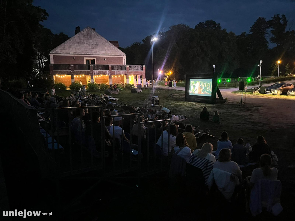 Tak wyglądało letnie kino plenerowe w Uniejowie