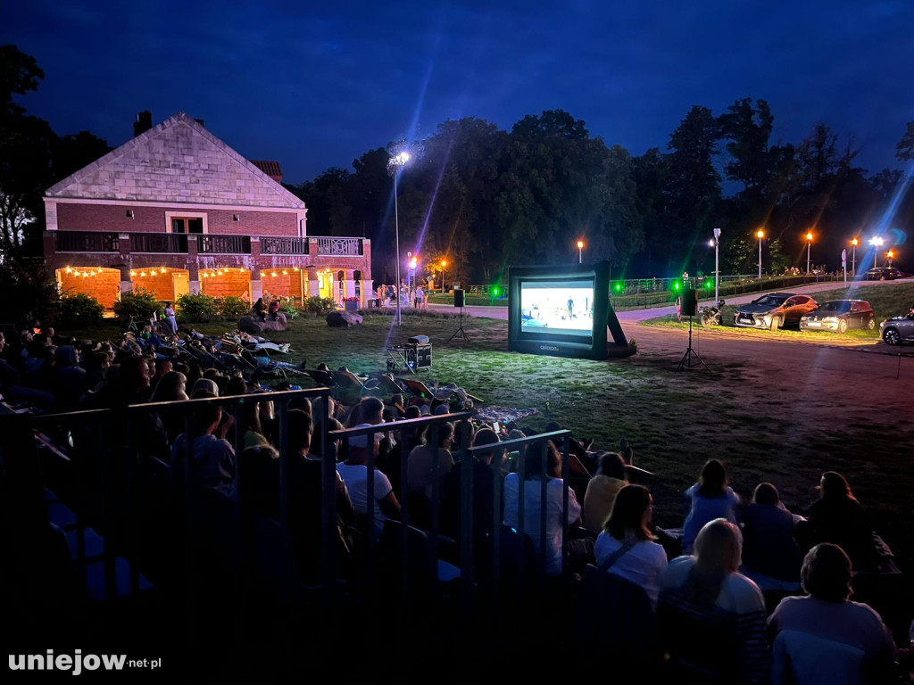 Tak wyglądało letnie kino plenerowe w Uniejowie