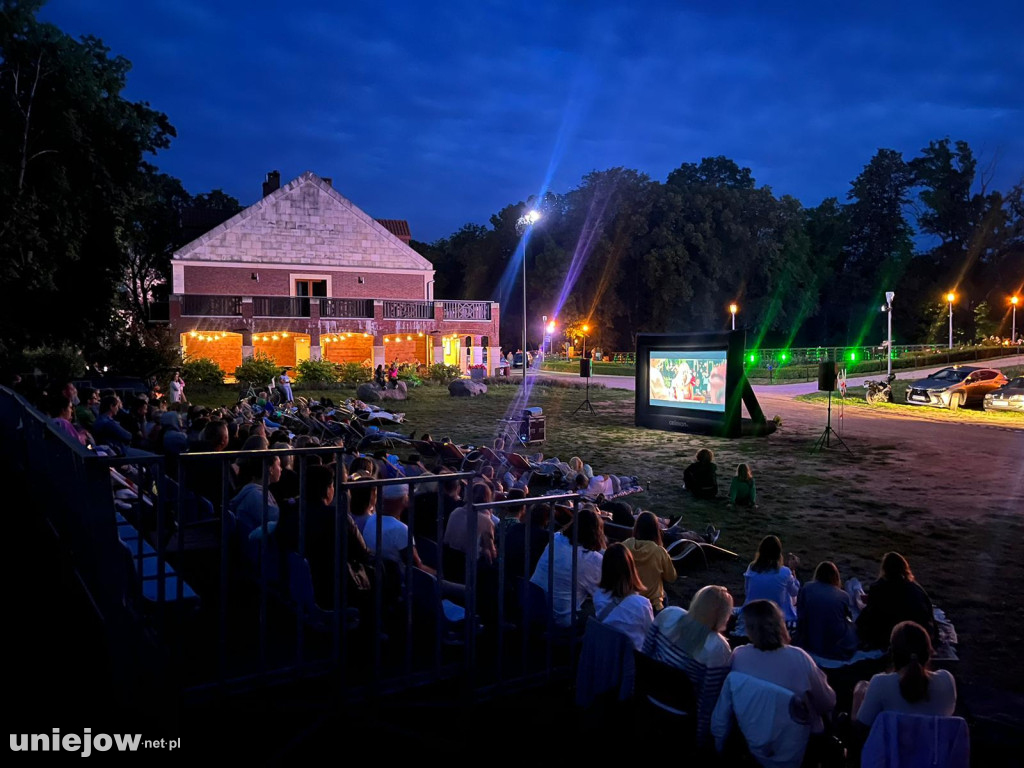 Tak wyglądało letnie kino plenerowe w Uniejowie