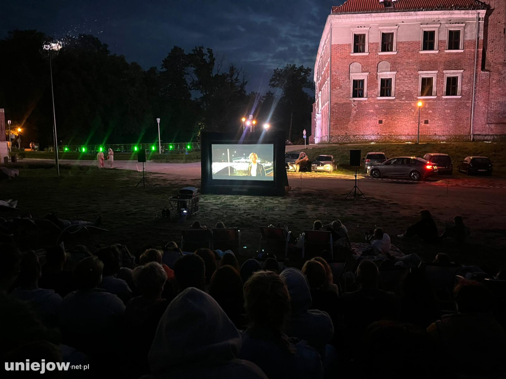 Tak wyglądało letnie kino plenerowe w Uniejowie