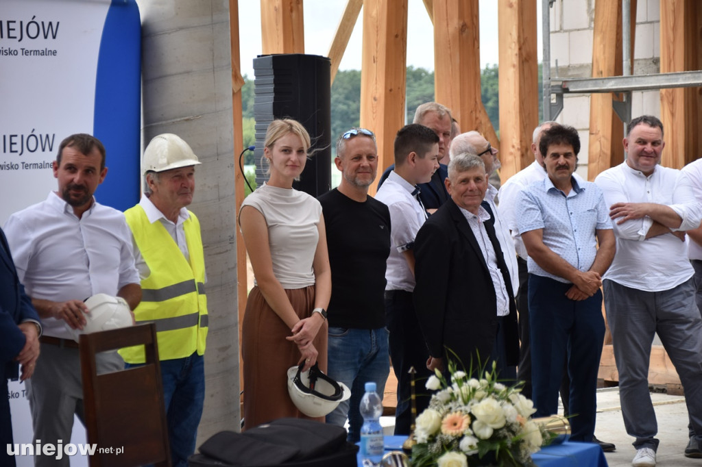 Budowa tężni w Uniejowie. Wkopano kamień węgielny
