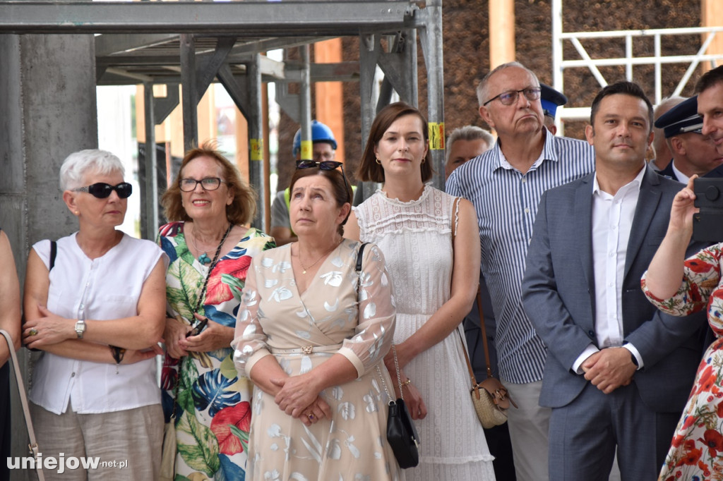 Budowa tężni w Uniejowie. Wkopano kamień węgielny