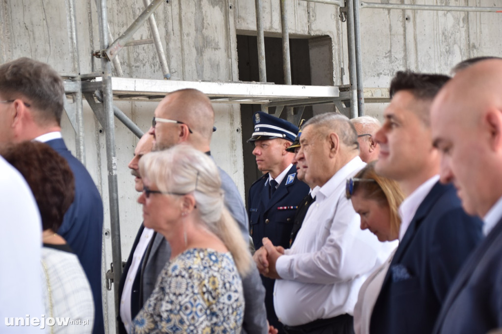 Budowa tężni w Uniejowie. Wkopano kamień węgielny