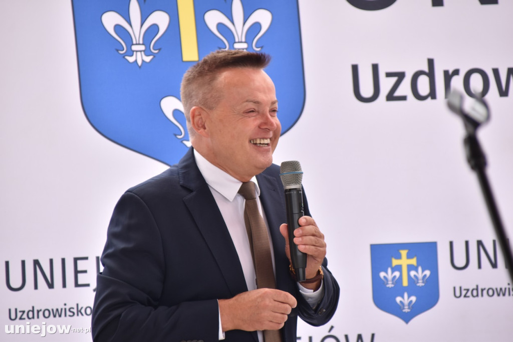 Budowa tężni w Uniejowie. Wkopano kamień węgielny