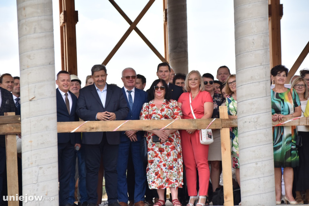 Budowa tężni w Uniejowie. Wkopano kamień węgielny