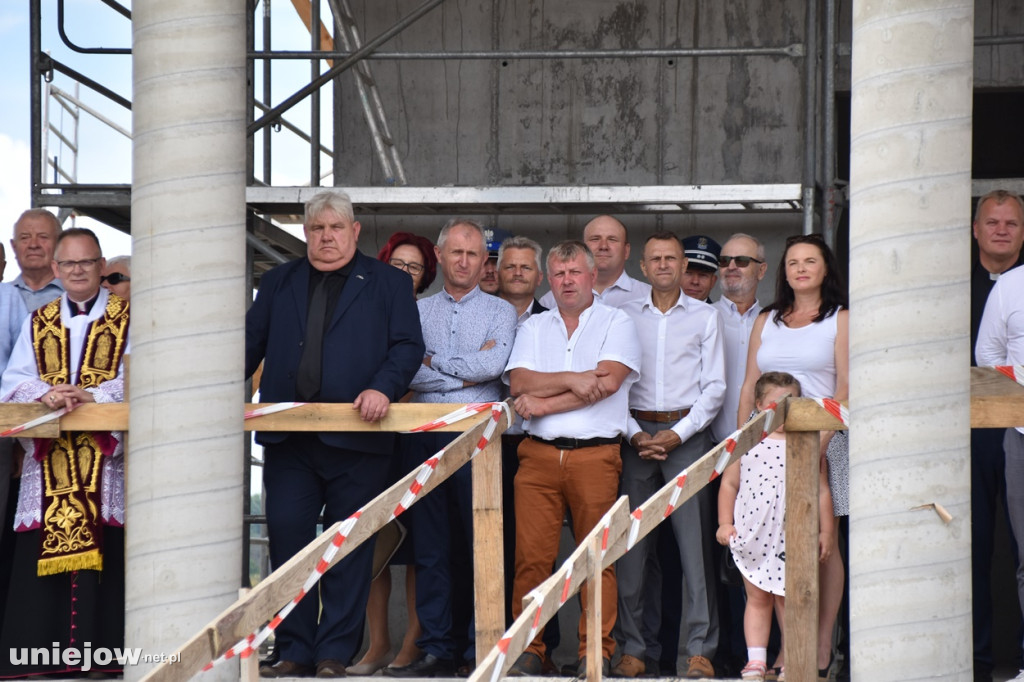 Budowa tężni w Uniejowie. Wkopano kamień węgielny