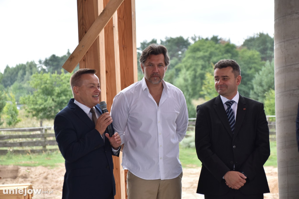 Budowa tężni w Uniejowie. Wkopano kamień węgielny