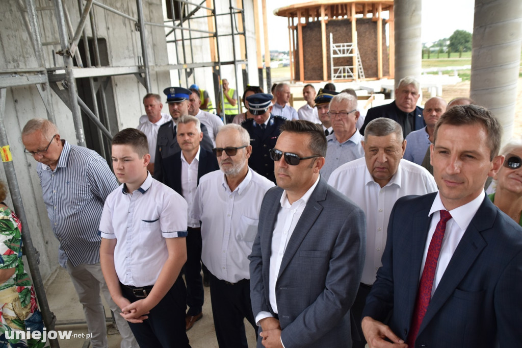 Budowa tężni w Uniejowie. Wkopano kamień węgielny