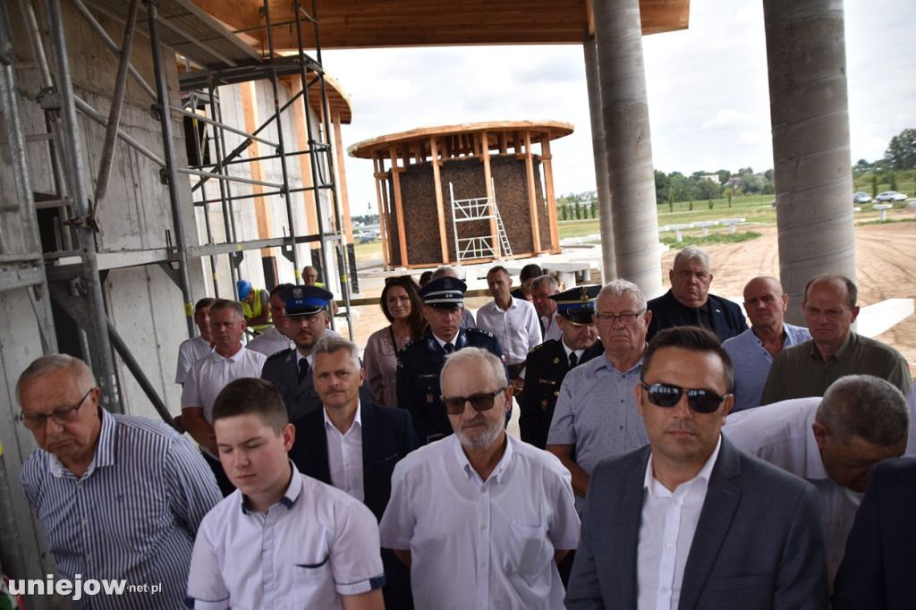 Budowa tężni w Uniejowie. Wkopano kamień węgielny