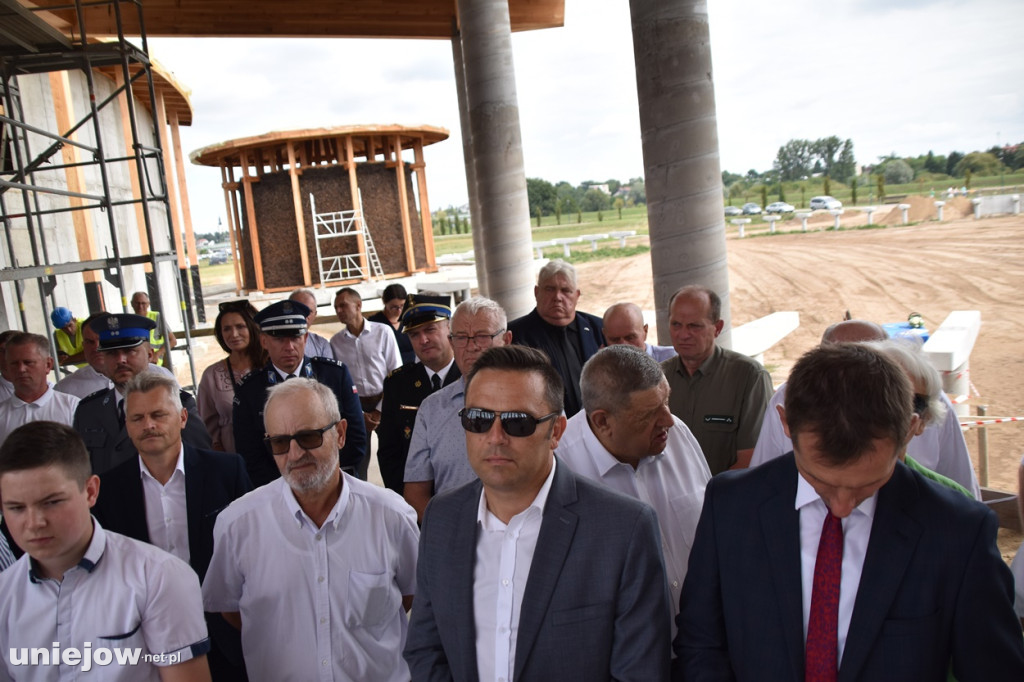Budowa tężni w Uniejowie. Wkopano kamień węgielny