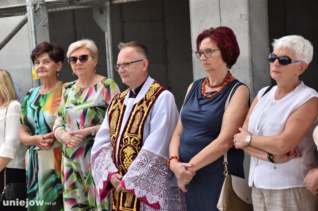 Budowa tężni w Uniejowie. Wkopano kamień węgielny