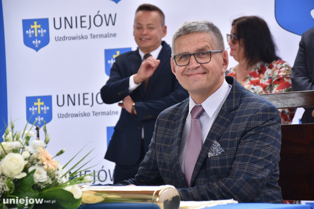 Budowa tężni w Uniejowie. Wkopano kamień węgielny