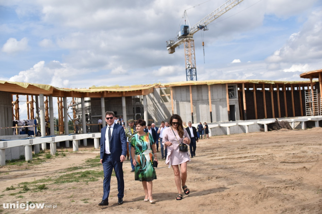 Budowa tężni w Uniejowie. Wkopano kamień węgielny