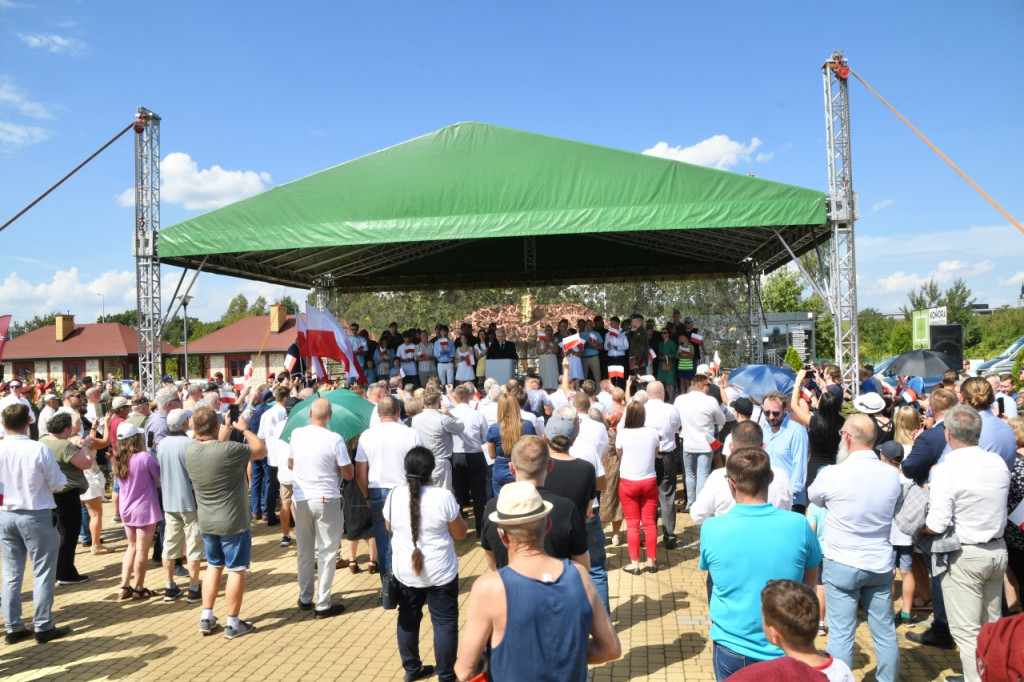 Prezes PiS Jarosław Kaczyński na pikniku wojskowym w Uniejowie