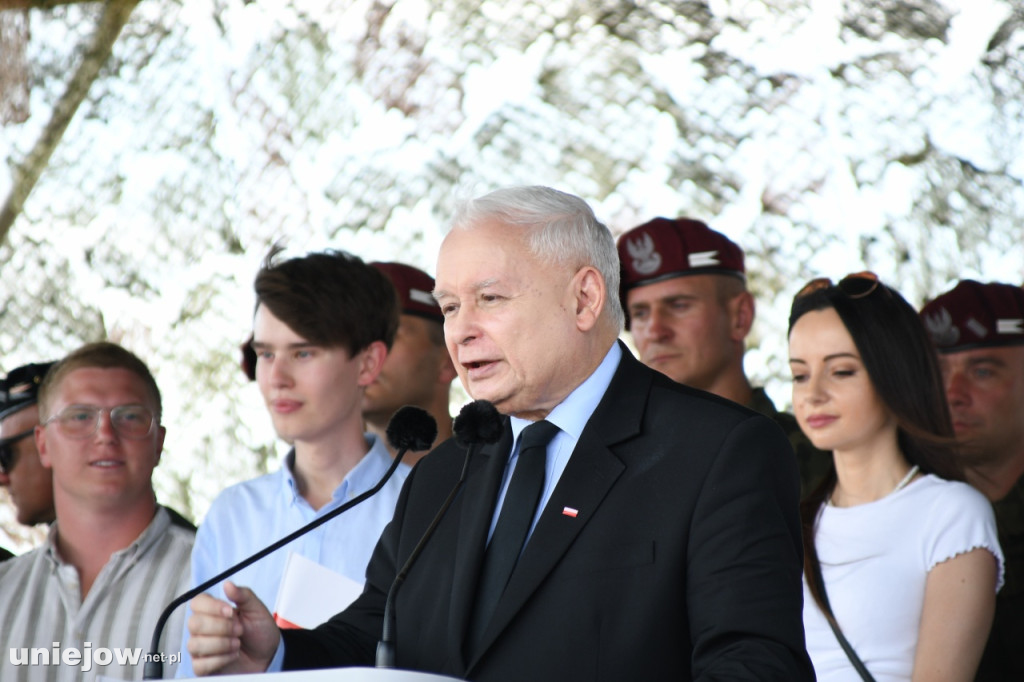 Prezes PiS Jarosław Kaczyński na pikniku wojskowym w Uniejowie