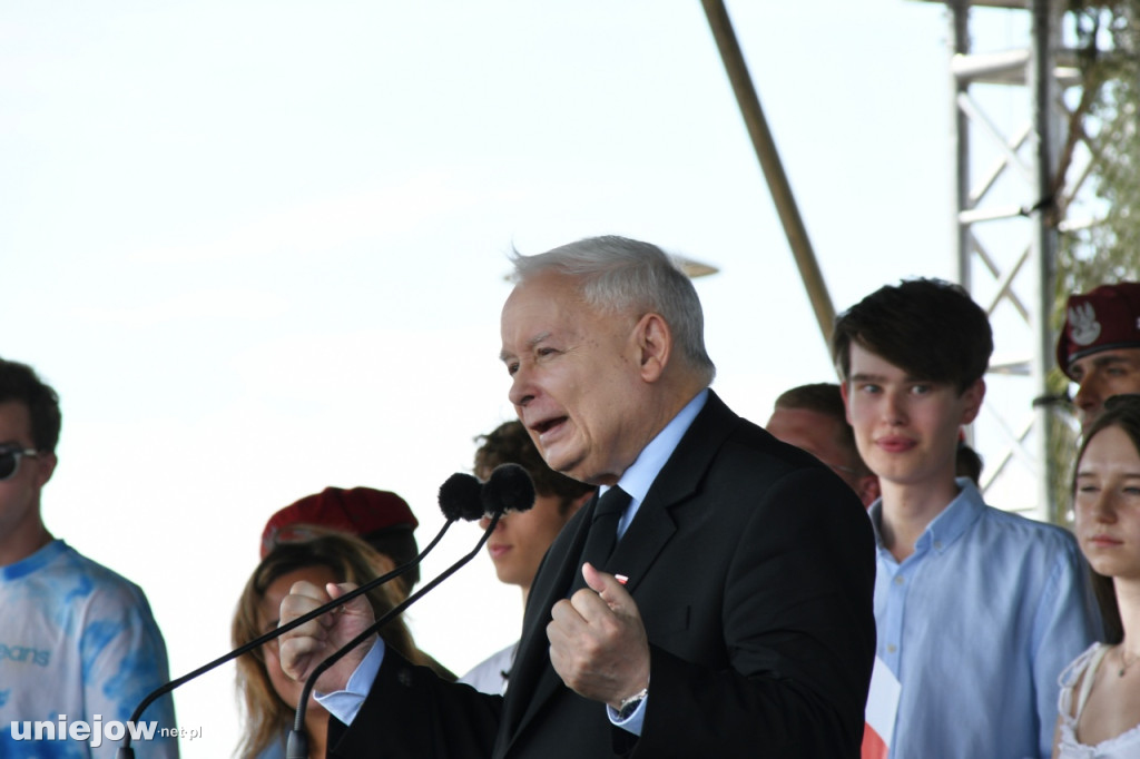 Prezes PiS Jarosław Kaczyński na pikniku wojskowym w Uniejowie