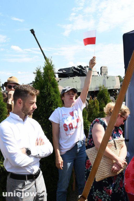 Prezes PiS Jarosław Kaczyński na pikniku wojskowym w Uniejowie