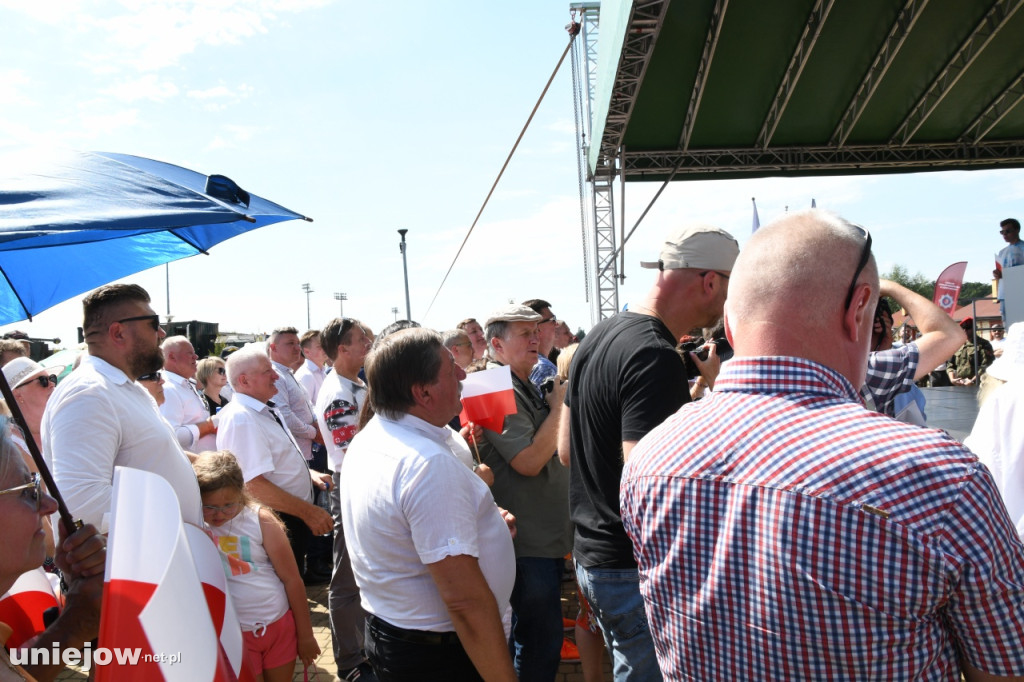 Prezes PiS Jarosław Kaczyński na pikniku wojskowym w Uniejowie