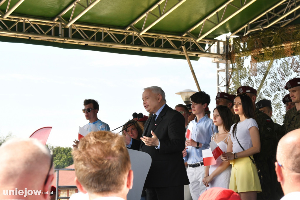 Prezes PiS Jarosław Kaczyński na pikniku wojskowym w Uniejowie
