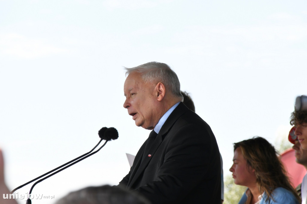 Prezes PiS Jarosław Kaczyński na pikniku wojskowym w Uniejowie