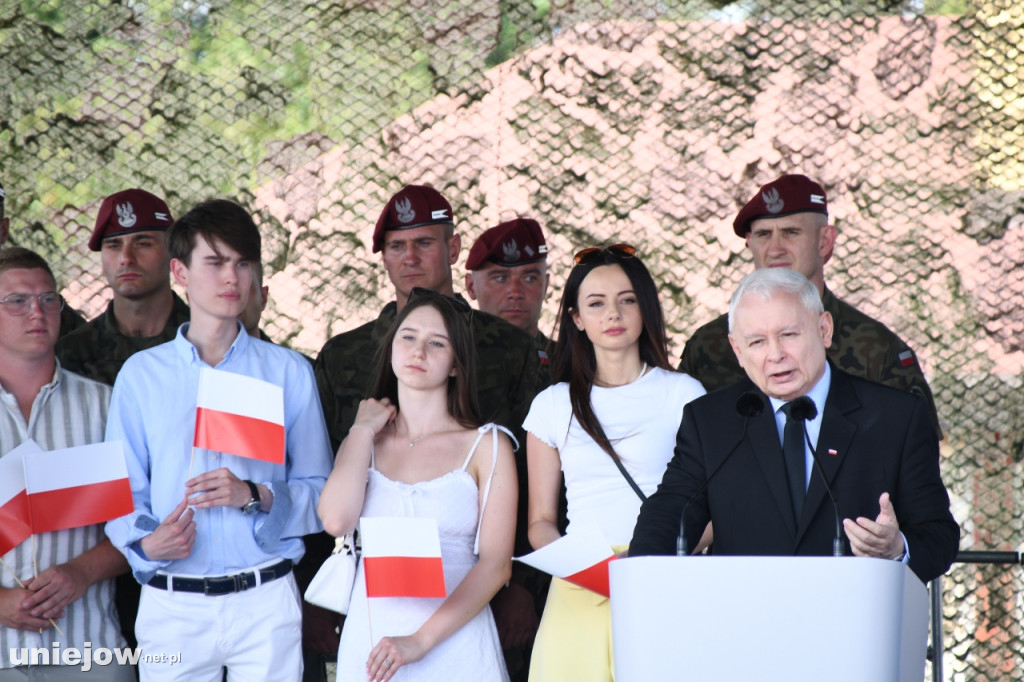 Prezes PiS Jarosław Kaczyński na pikniku wojskowym w Uniejowie