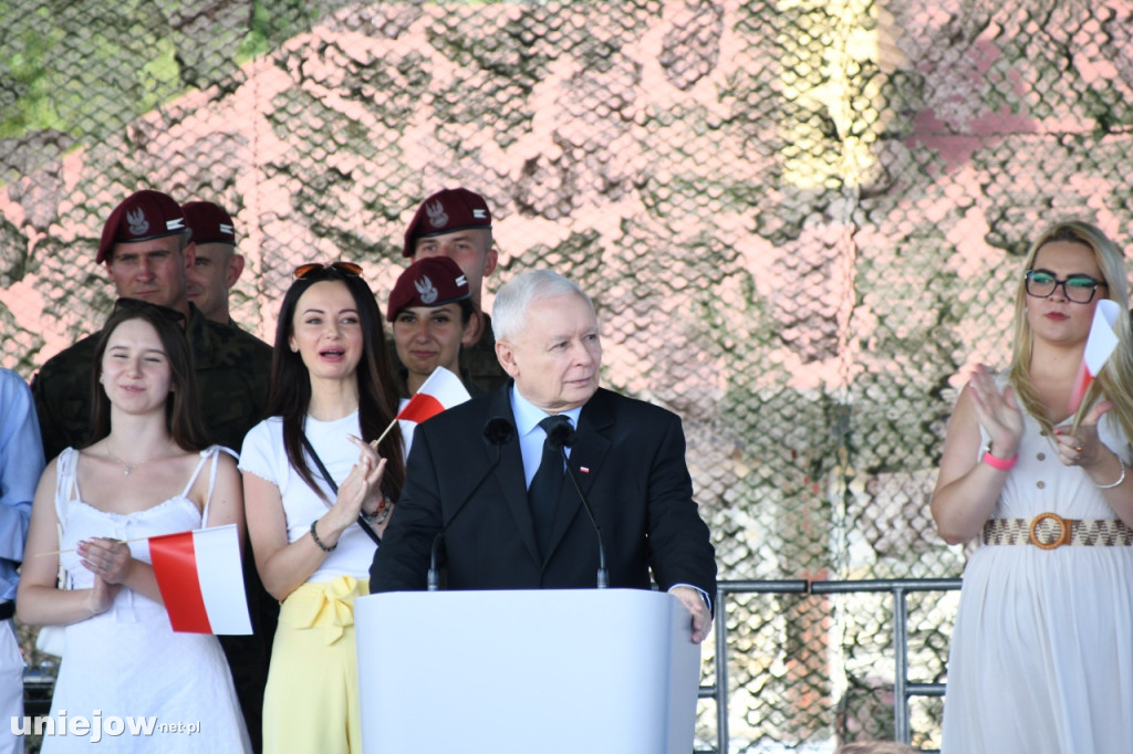 Prezes PiS Jarosław Kaczyński na pikniku wojskowym w Uniejowie
