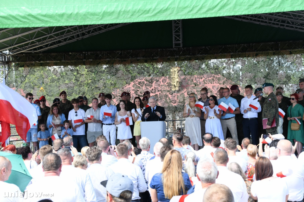 Prezes PiS Jarosław Kaczyński na pikniku wojskowym w Uniejowie