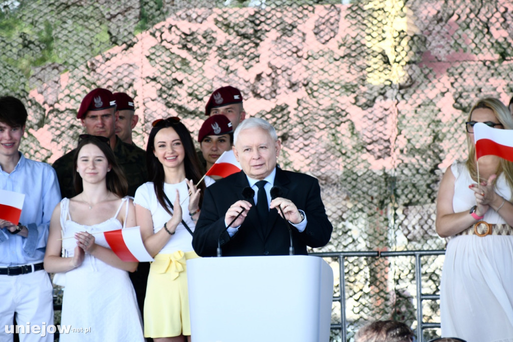 Prezes PiS Jarosław Kaczyński na pikniku wojskowym w Uniejowie